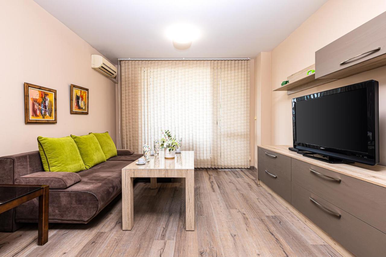 Beige And Purple - Two 1-Bdr Apartments In Plovdiv Exterior photo